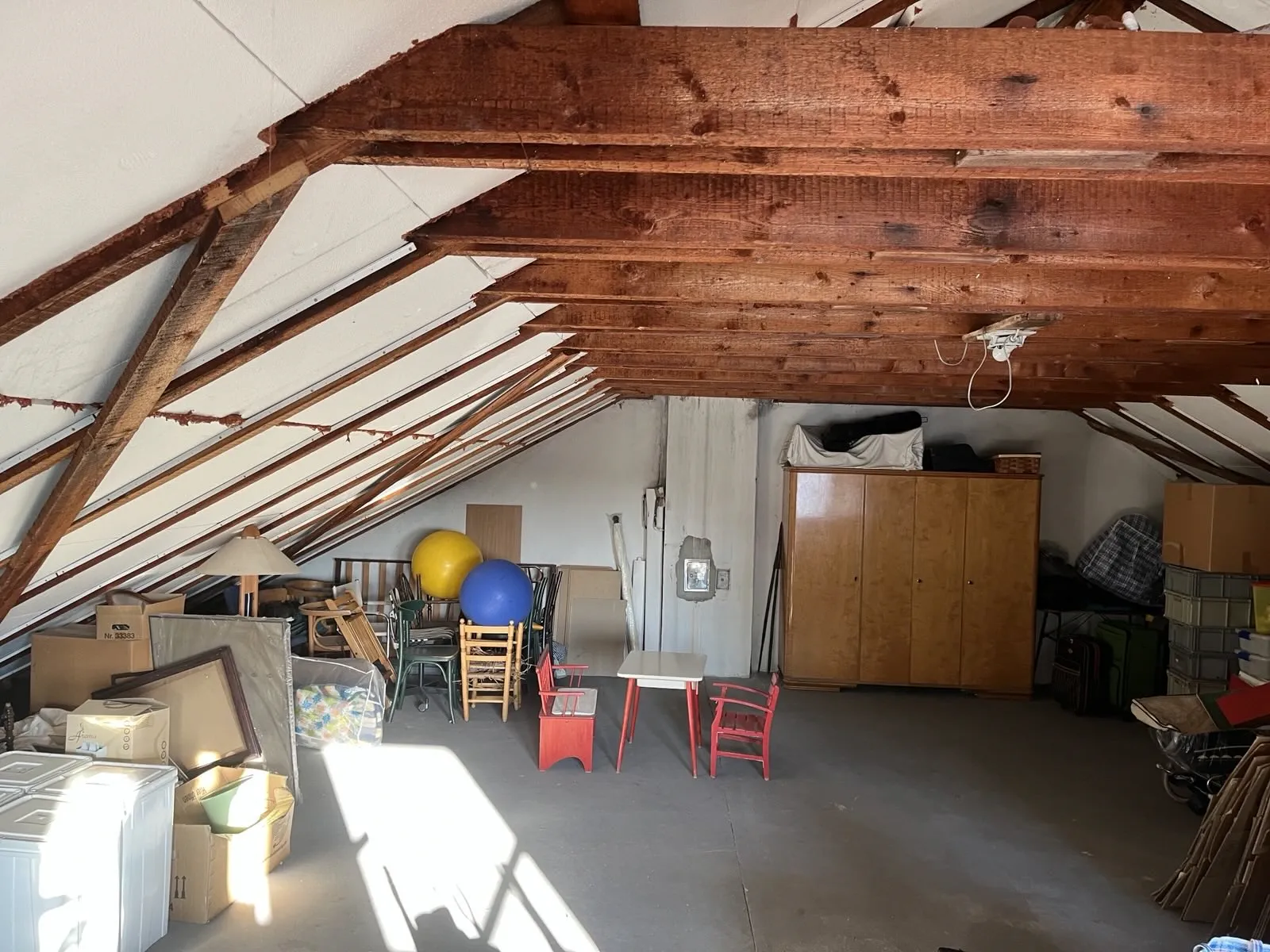 Dachboden nach dem Aufräumen: aufgeräumt, leer