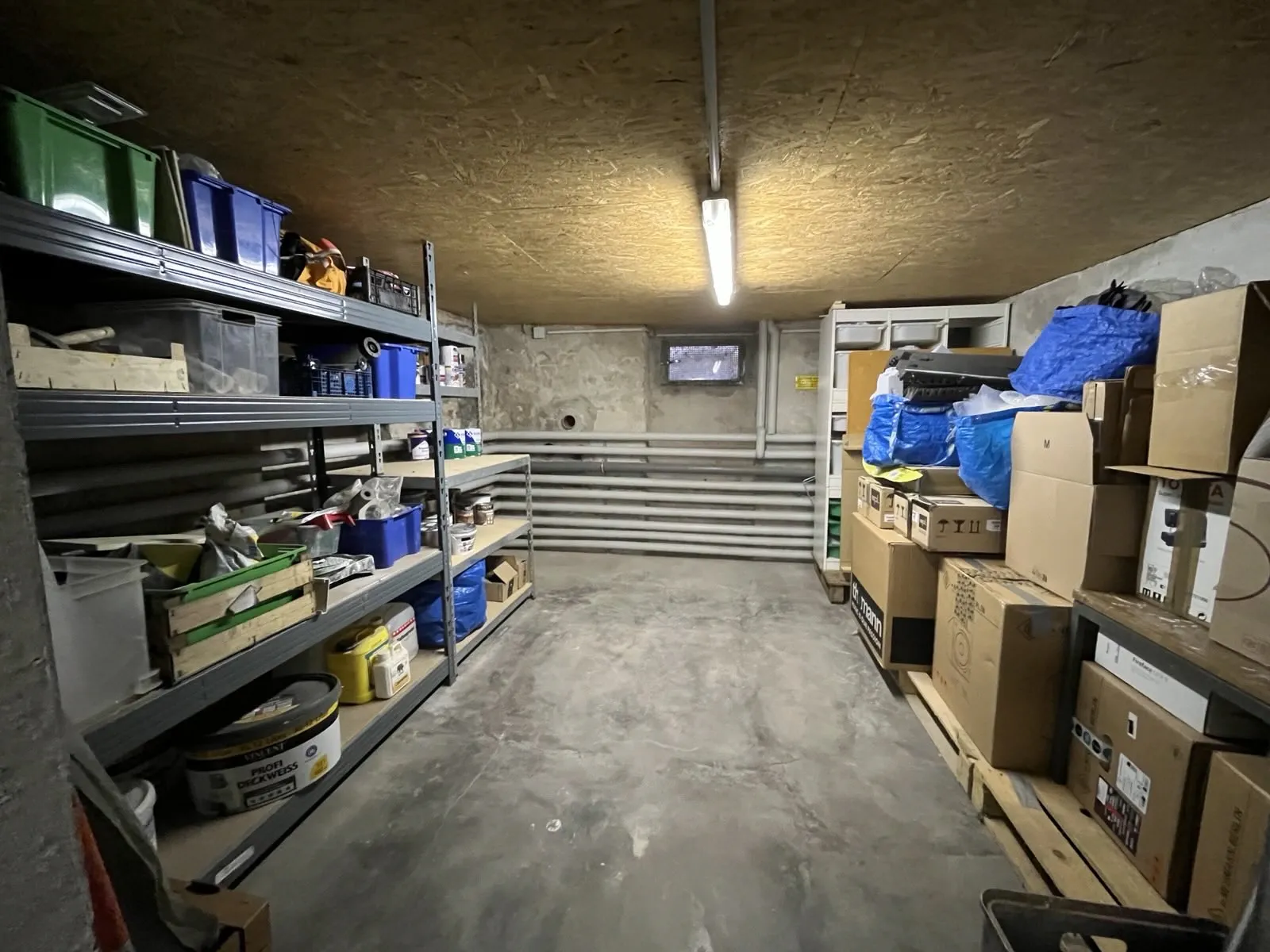 Keller nach dem Aufräumen: aufgeräumt, Werkzeuge sortiert